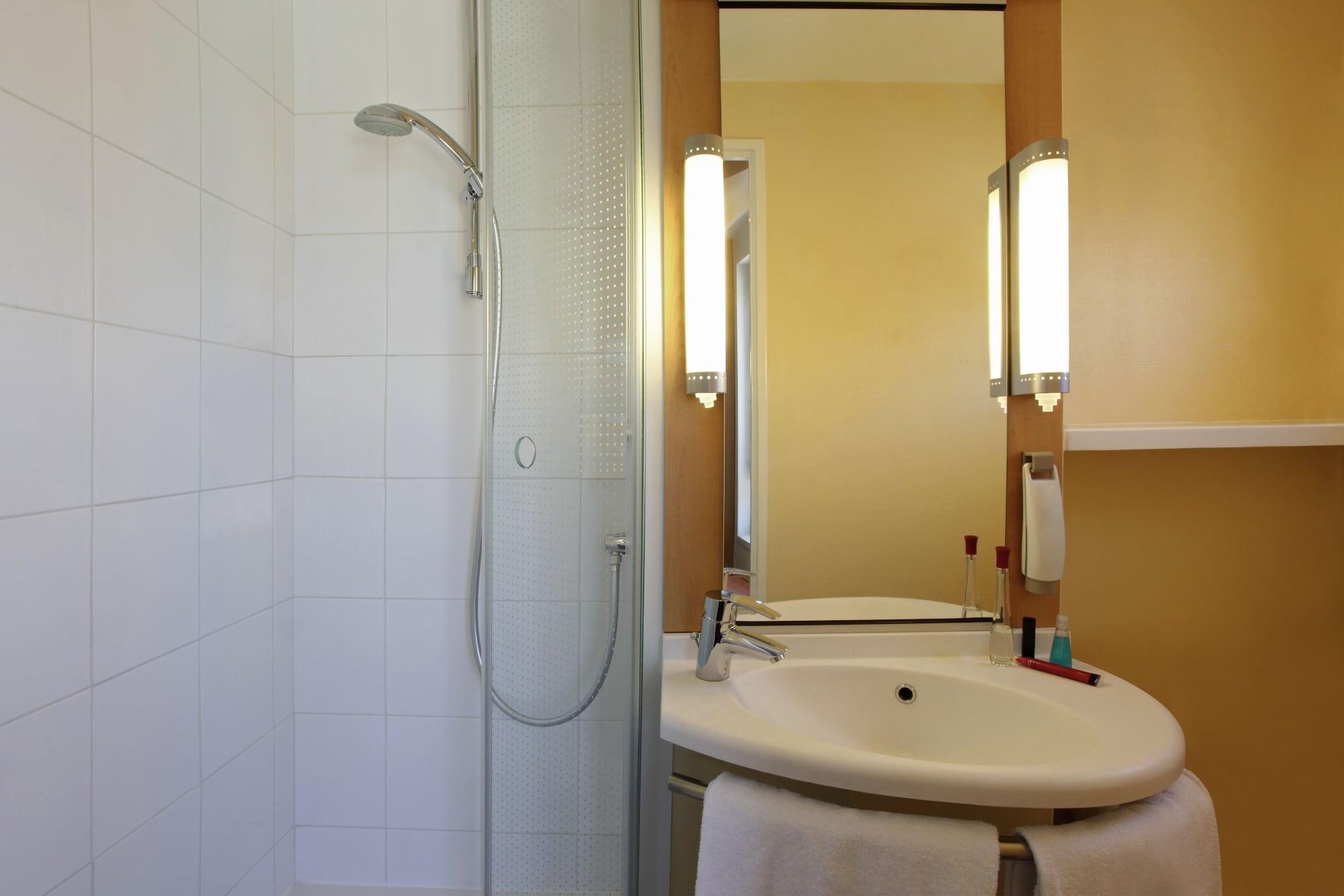 Готель Ibis Nantes Centre Gare Sud Екстер'єр фото