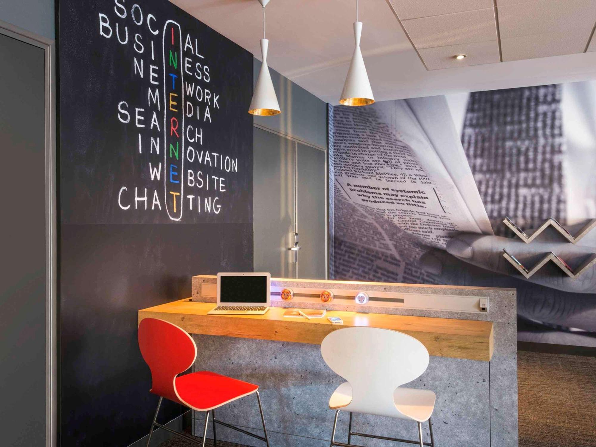 Готель Ibis Nantes Centre Gare Sud Екстер'єр фото