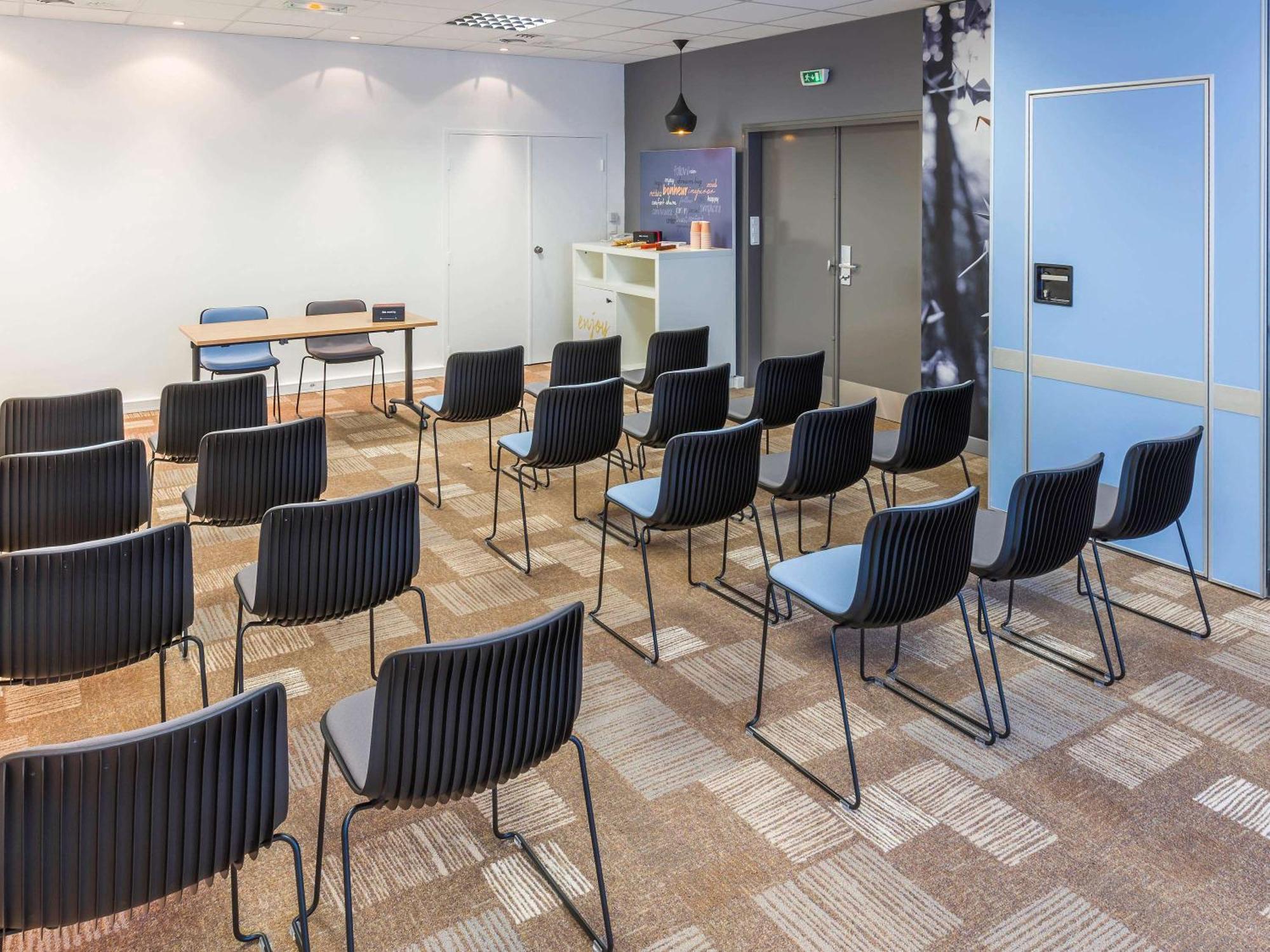 Готель Ibis Nantes Centre Gare Sud Екстер'єр фото