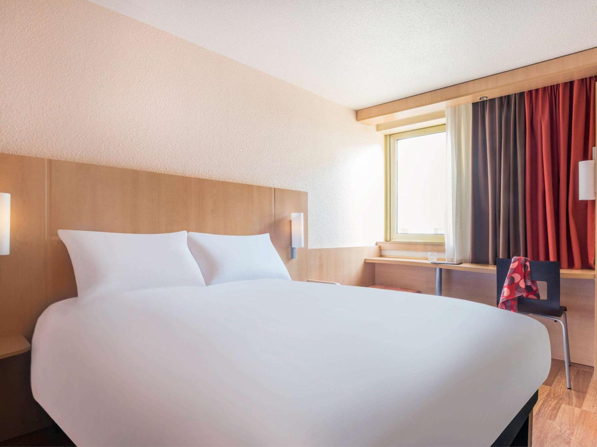 Готель Ibis Nantes Centre Gare Sud Екстер'єр фото