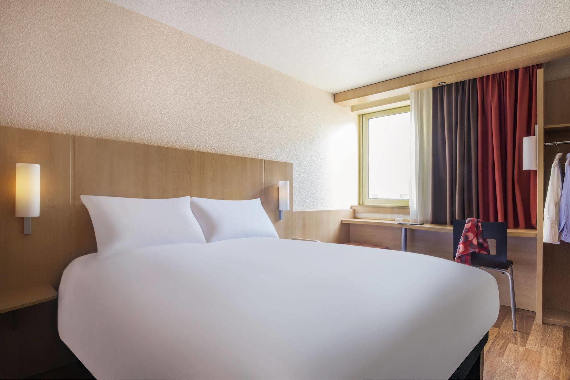 Готель Ibis Nantes Centre Gare Sud Екстер'єр фото